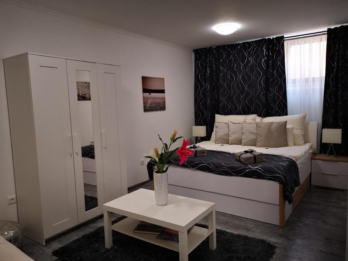Luxury Basement In The Surrounding Of Budapest Apartment Mogyorod Exterior photo