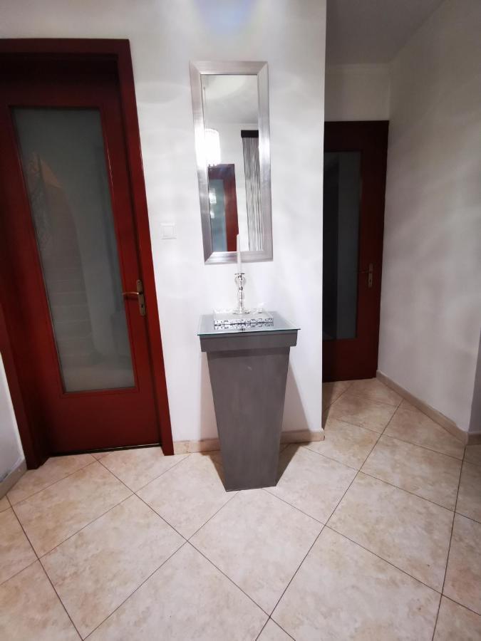 Luxury Basement In The Surrounding Of Budapest Apartment Mogyorod Exterior photo
